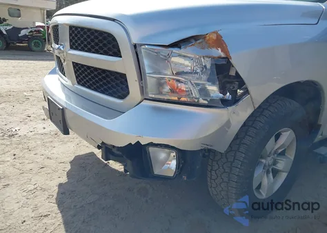 2017 Ram 1500 Express 4X4 6'4 Box z USA, uszkodzony, nr VIN 1C6RR7FT5HS745504